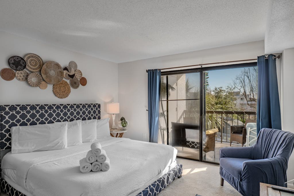 Take a look at this charming three bedroom two bath condo just a few blocks from the ocean in the perfectly situated Sea Mark Tower. Warm, inviting, and thoughtfully designed, this one of a kind space offers a king bed, a queen bed, and a twin sized sleeper sofa so up to five guests can settle in comfortably and enjoy a relaxing stay.