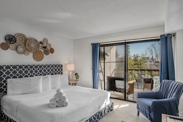 Take a look at this charming three bedroom two bath condo just a few blocks from the ocean in the perfectly situated Sea Mark Tower. Warm, inviting, and thoughtfully designed, this one of a kind space offers a king bed, a queen bed, and a twin sized sleeper sofa so up to five guests can settle in comfortably and enjoy a relaxing stay.