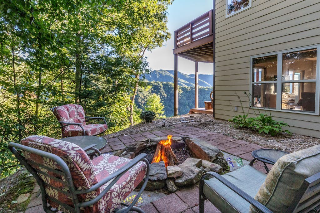 Stunning Home with Free WiFi, Deck, Wood Fireplace, & Mountain Views