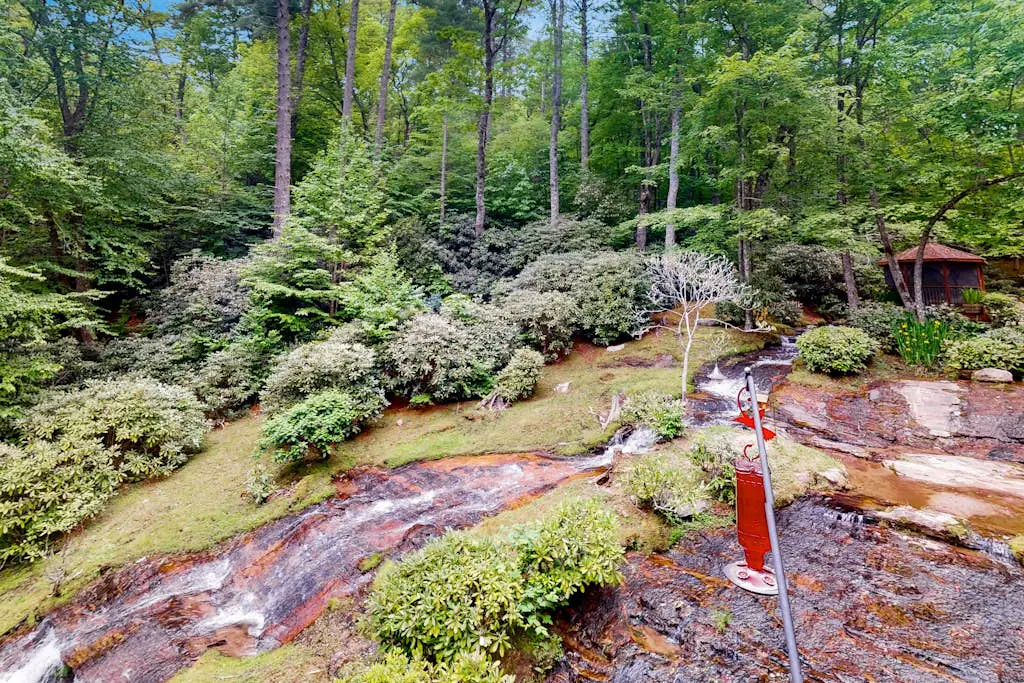 Misty Falls Hideaway