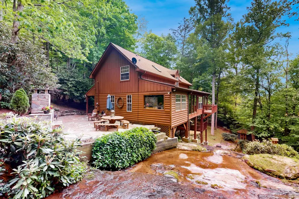 Misty Falls Hideaway