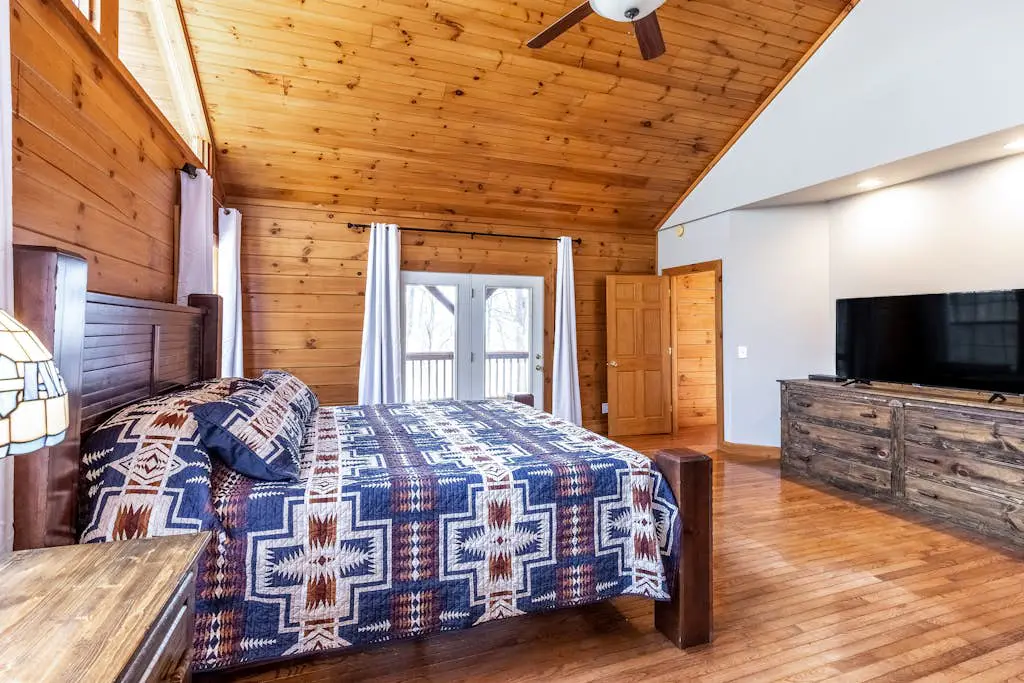 Bear Print Mountain Lodge