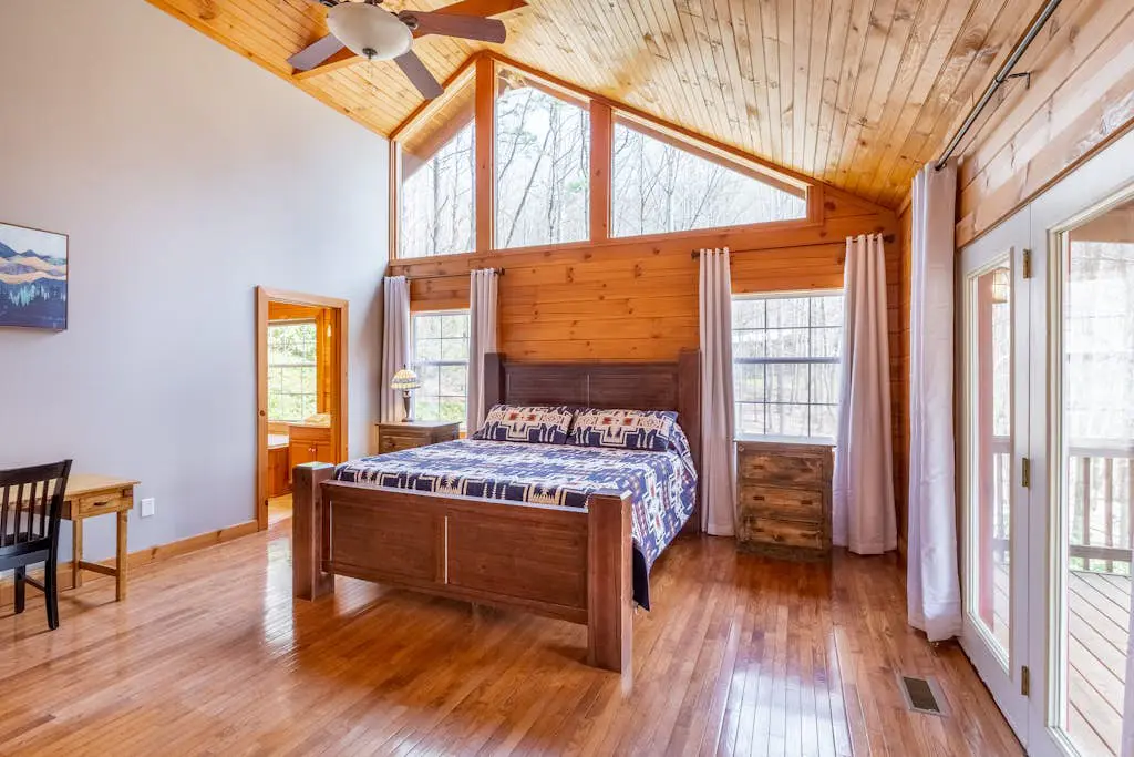Bear Print Mountain Lodge