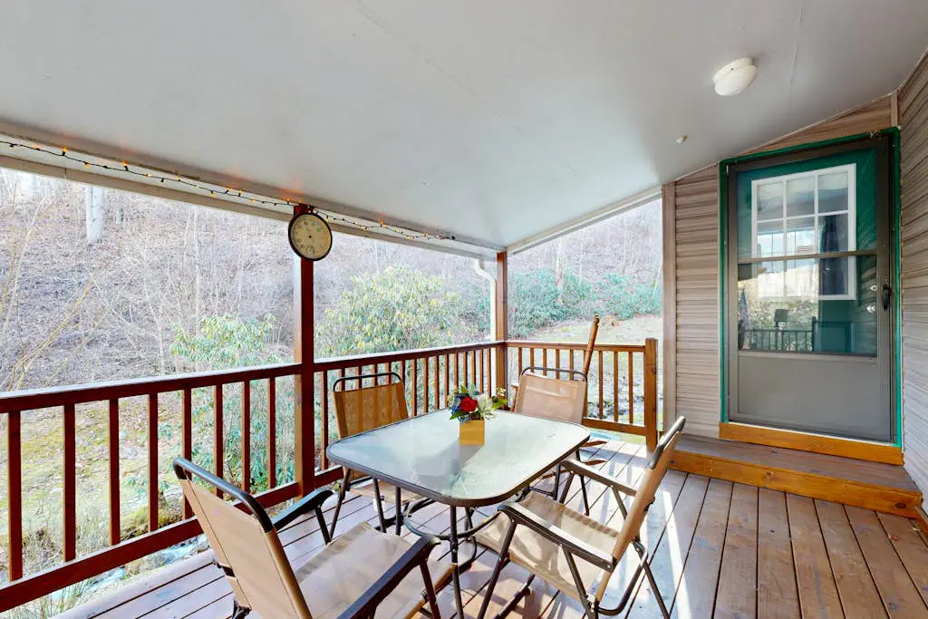 Papa’s Mountain Stream Cabin