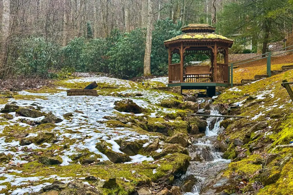 Papa’s Mountain Stream Cabin