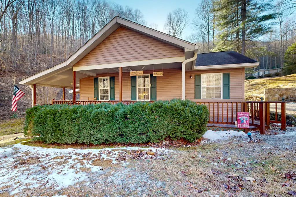 Papa’s Mountain Stream Cabin