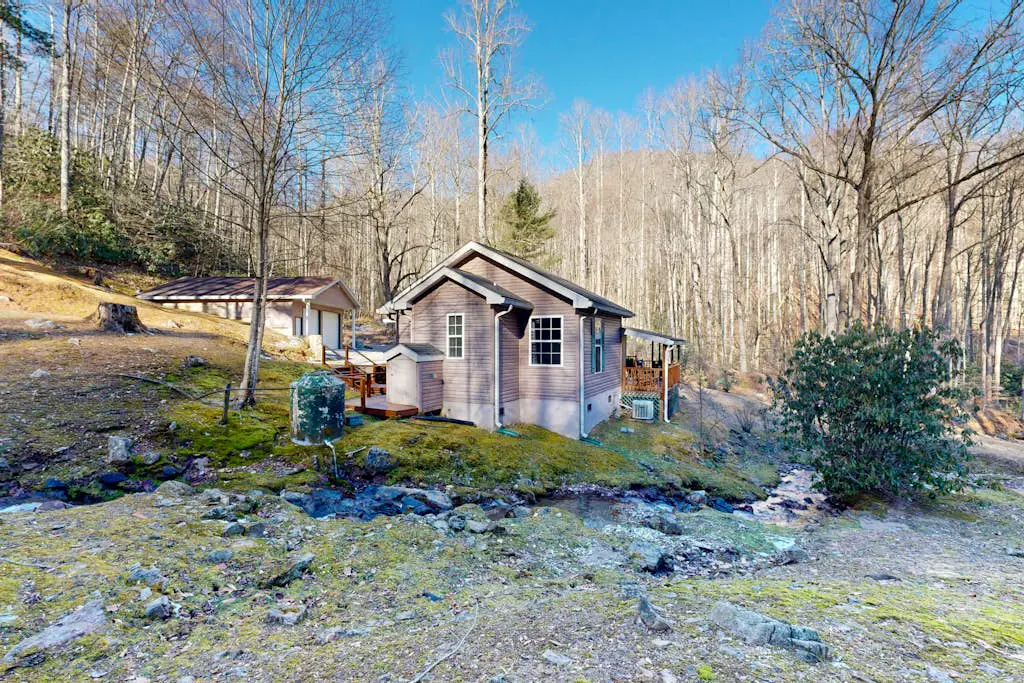 Papa’s Mountain Stream Cabin