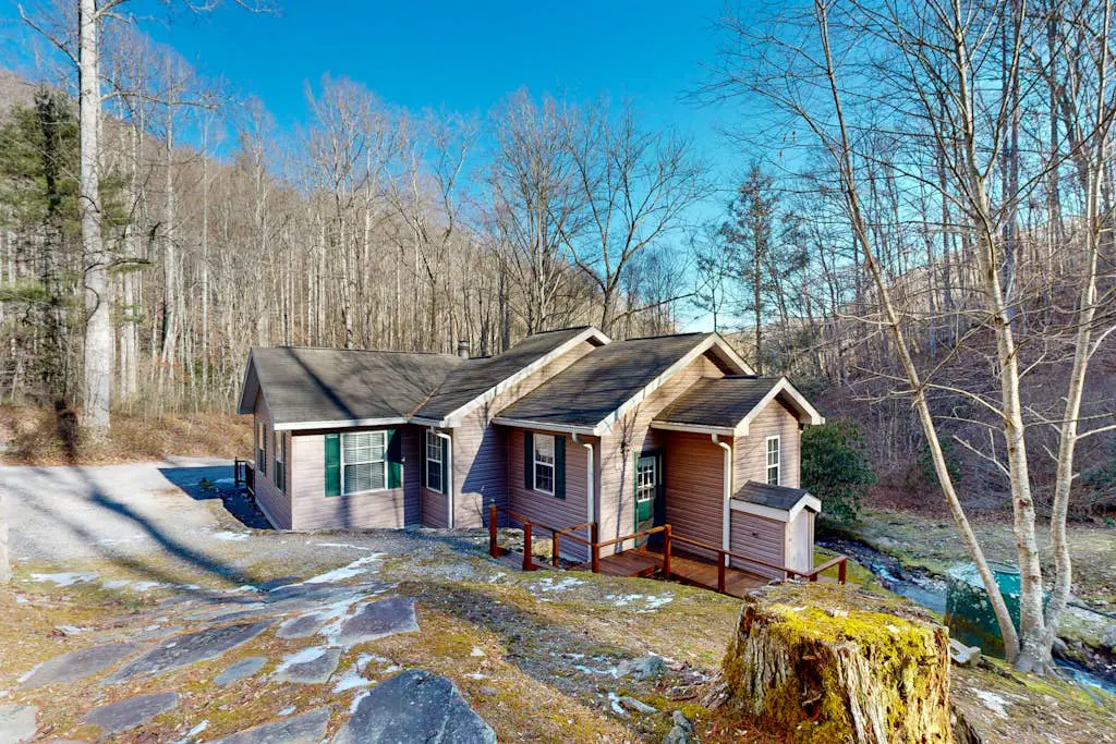 Papa’s Mountain Stream Cabin