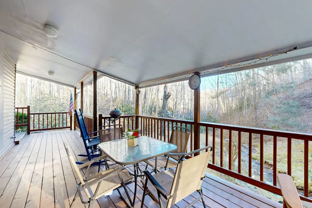 Papa’s Mountain Stream Cabin