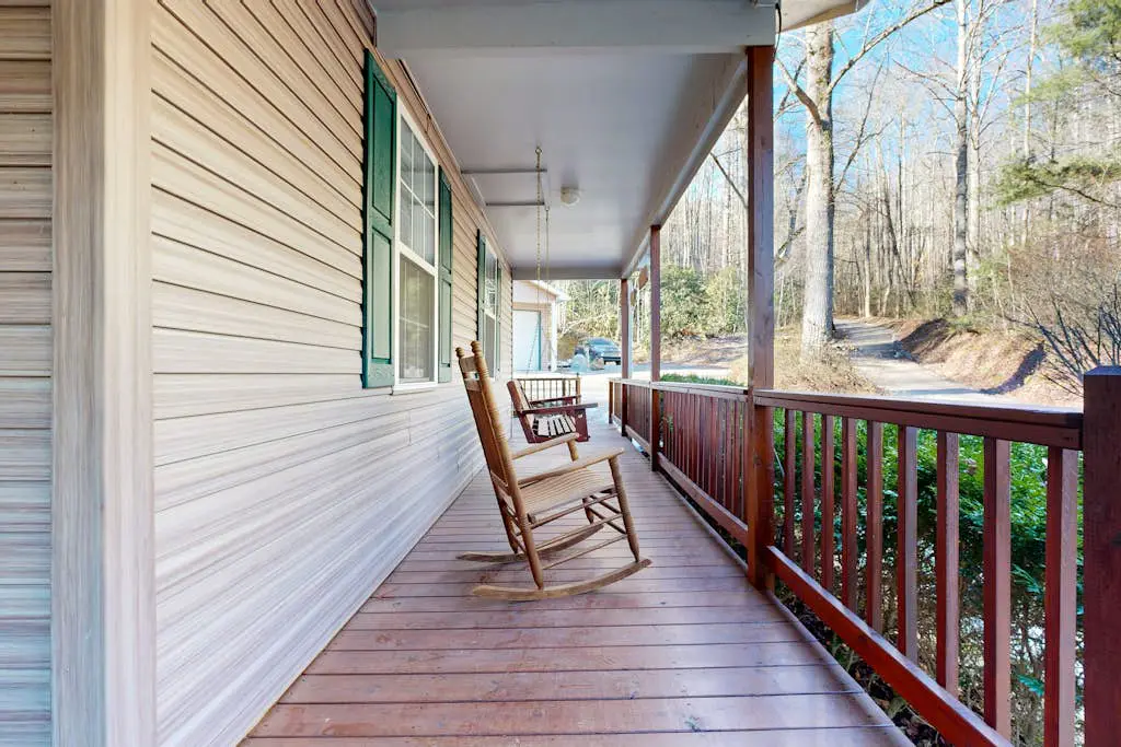 Papa’s Mountain Stream Cabin
