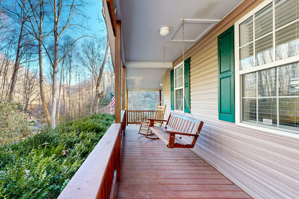 Papa’s Mountain Stream Cabin