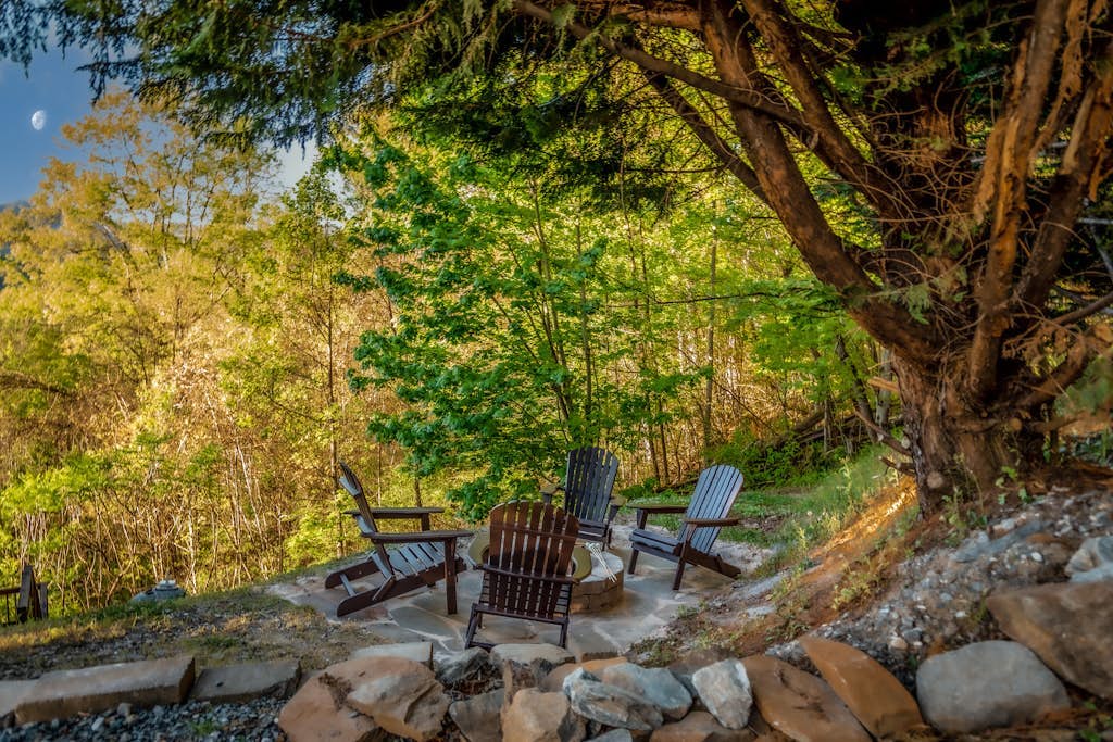 Secluded, dog-friendly mountain-view cabin with hot tub & two fireplaces