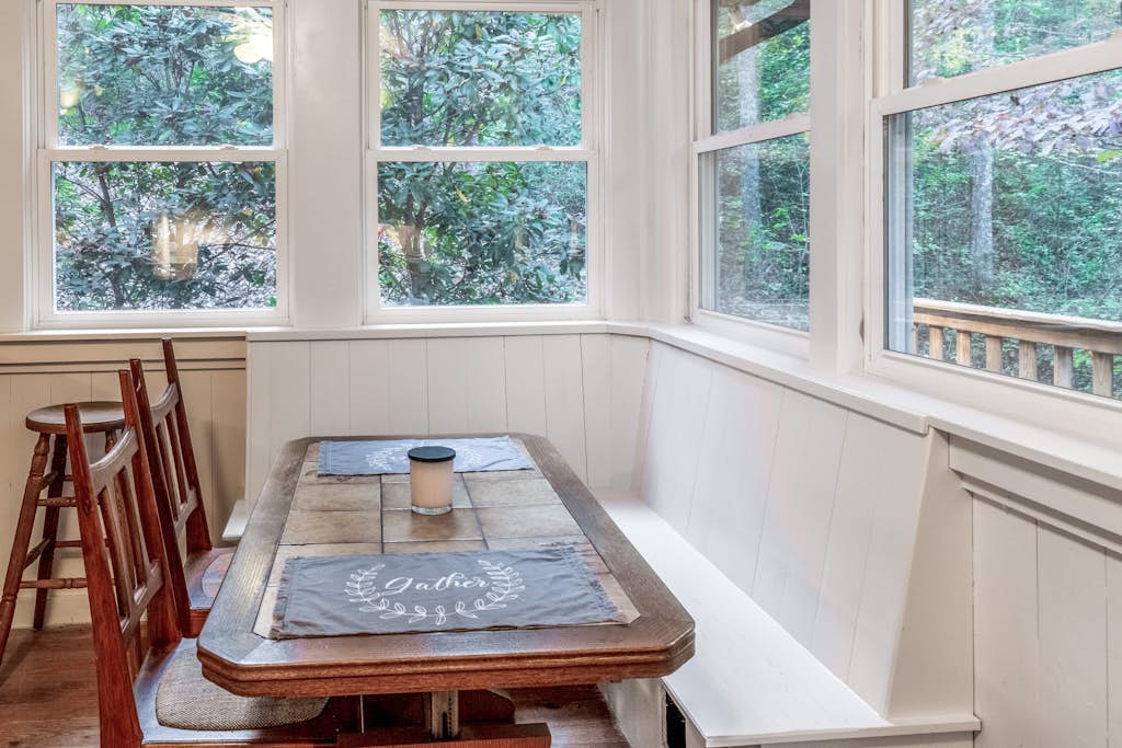 Dog-friendly home with WiFi, private washer/dryer, grill, hot tub, firepit