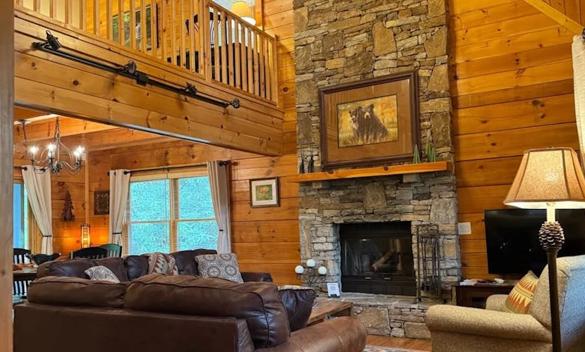 Cozy Mountain Retreat in Maggie Valley | Fireplace, Hot Tub & Outdoor Movies