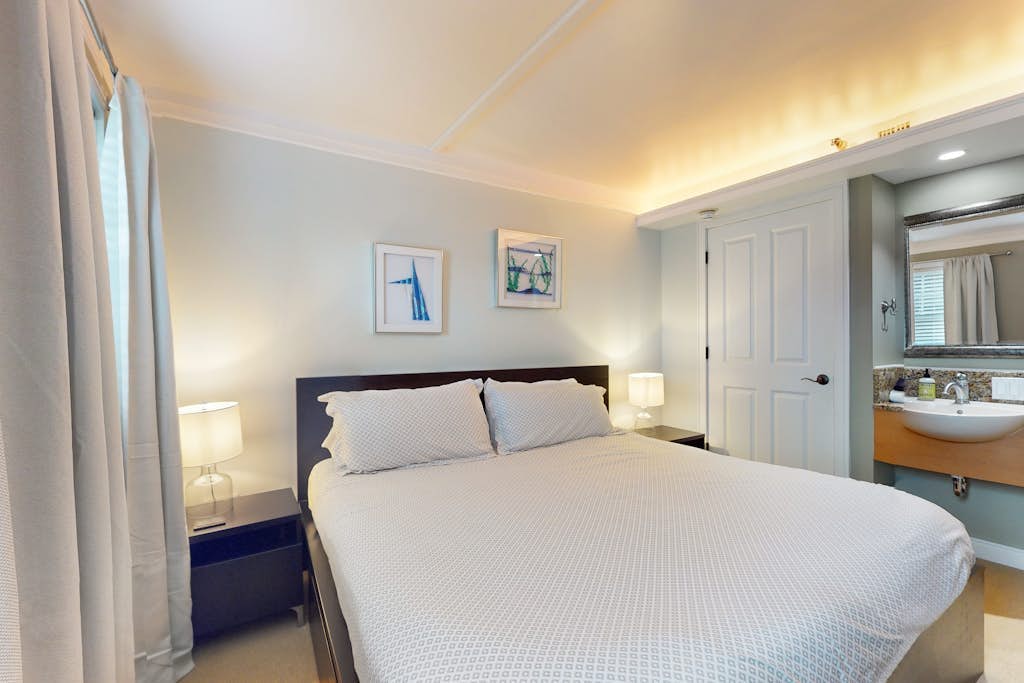 Newly renovated condo with a washer/dryer, and AC - in a great central location
