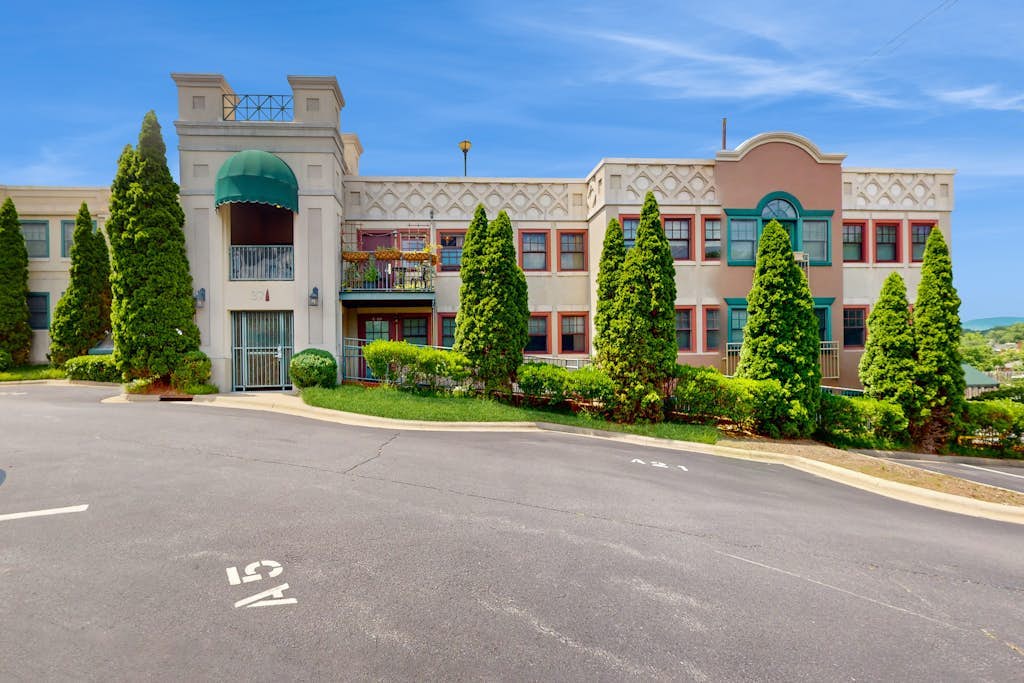 Newly renovated condo with a washer/dryer, and AC - in a great central location