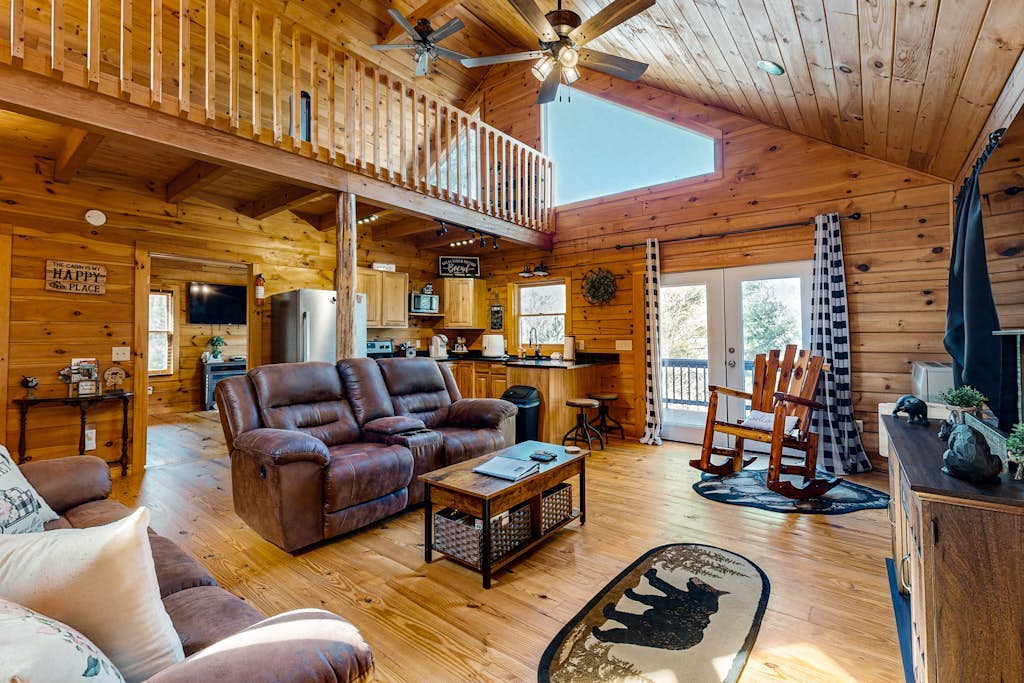 Lofted cabin in the trees with private pool table, washer/dryer, & full kitchen