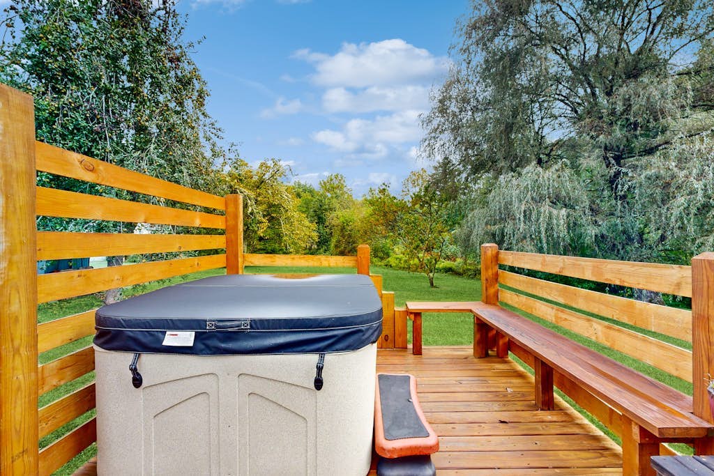 Serene Creekfront House Escape: Relax, Fish, and Unwind