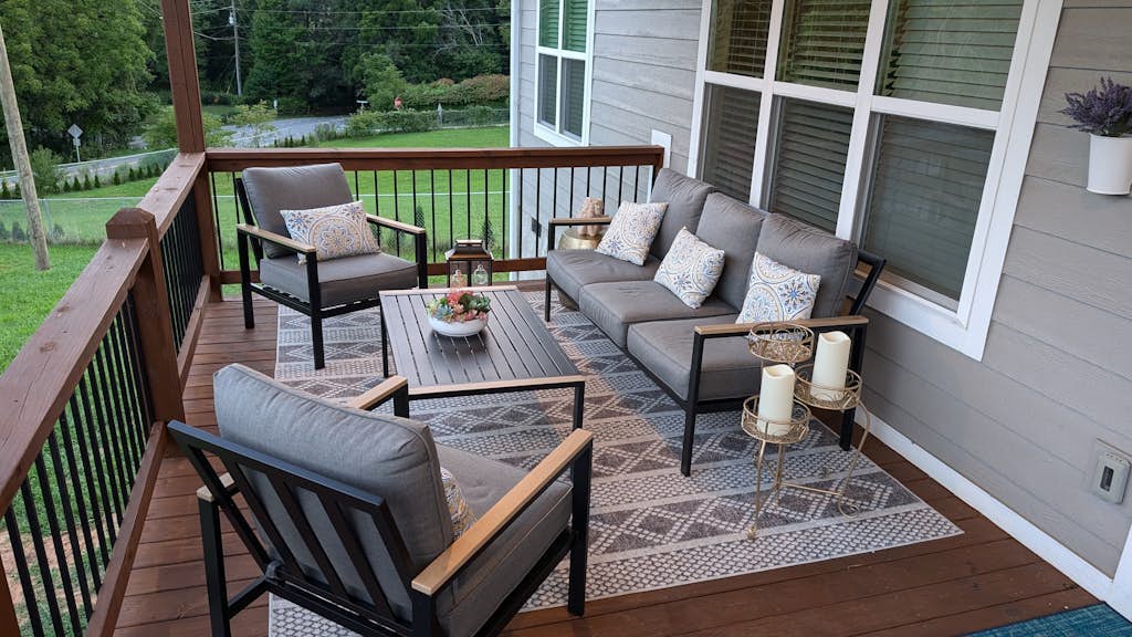 Charming home with hot tub, central AC, W/D, patio, and Views