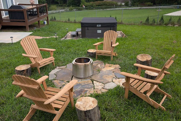 Charming home with hot tub, central AC, W/D, patio, and Views