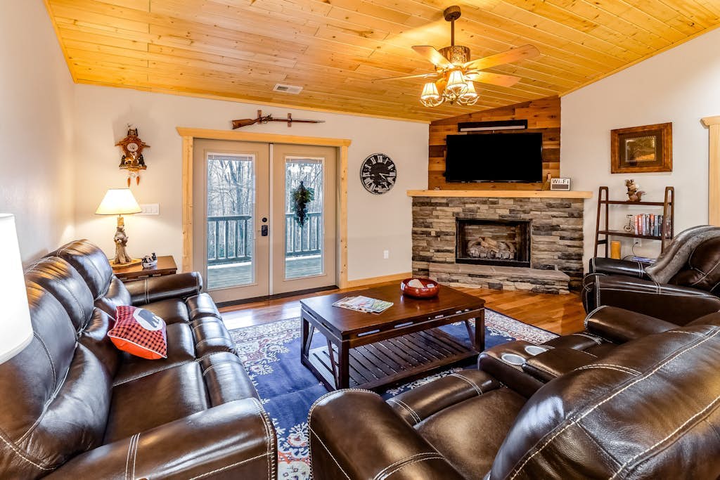 Woodland cabin near ski resort & Maggie Valley with game room, deck, & firepit