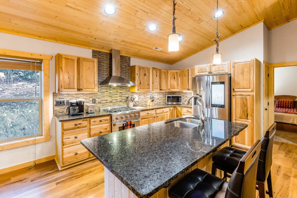 Woodland cabin near ski resort & Maggie Valley with game room, deck, & firepit