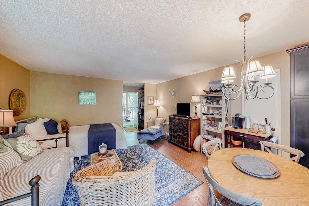Apple Valley Treetop Villa
