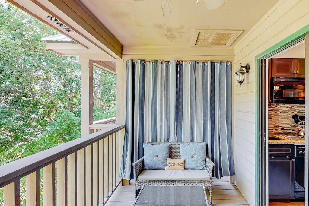 Apple Valley Treetop Villa