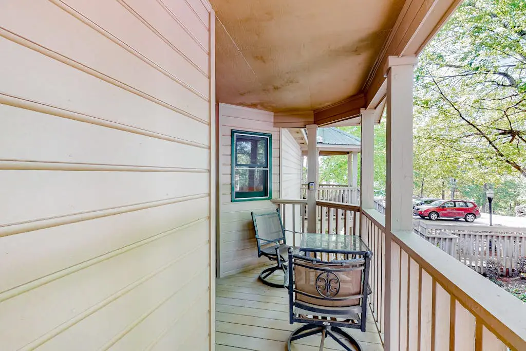 Apple Valley Treetop Villa