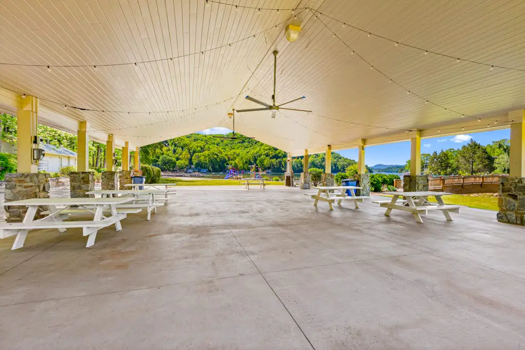 Apple Valley Treetop Villa