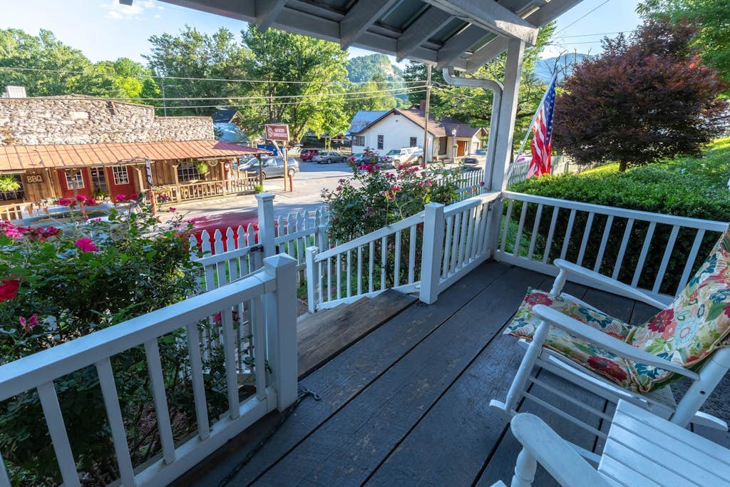 Downtown, dog-friendly, Dillsboro home w/ fireplace - front porch & back deck