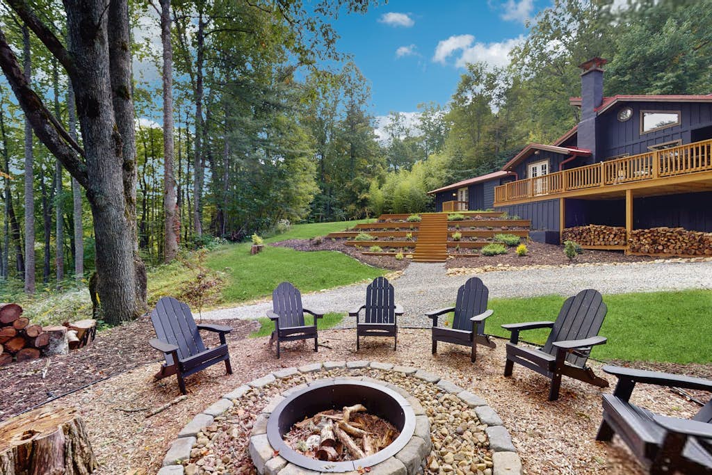 Serene Highlands retreat with modern comforts, sauna and charm