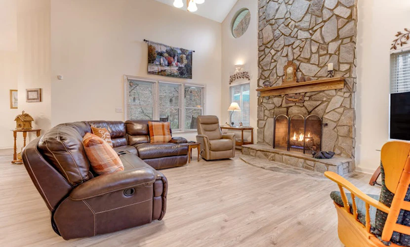 Secluded mountain home on 2 acres w/ fireplace, deck & firepit