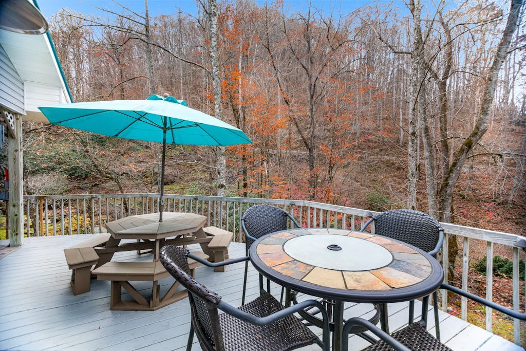 Secluded mountain home on 2 acres w/ fireplace, deck & firepit