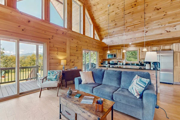 Cozy 1BR Cabin near Franklin, NC with Views, Grill, Full Kitchen and Wifi