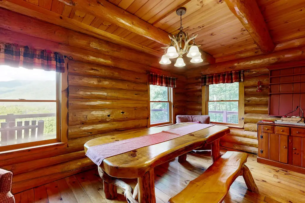 Red Lantern Lodge