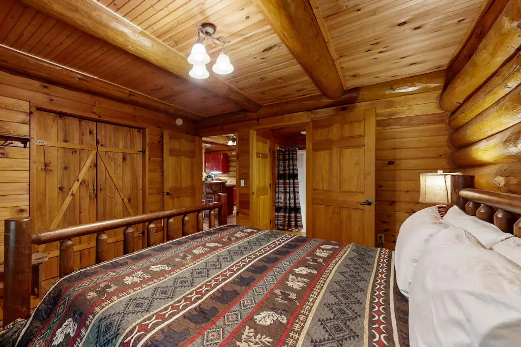 Red Lantern Lodge