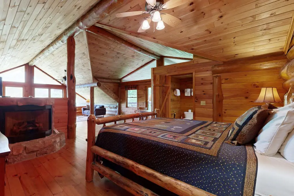 Red Lantern Lodge