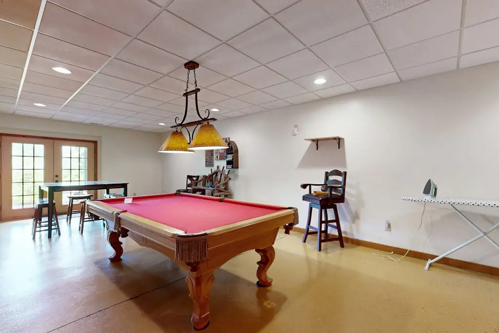 Red Lantern Lodge