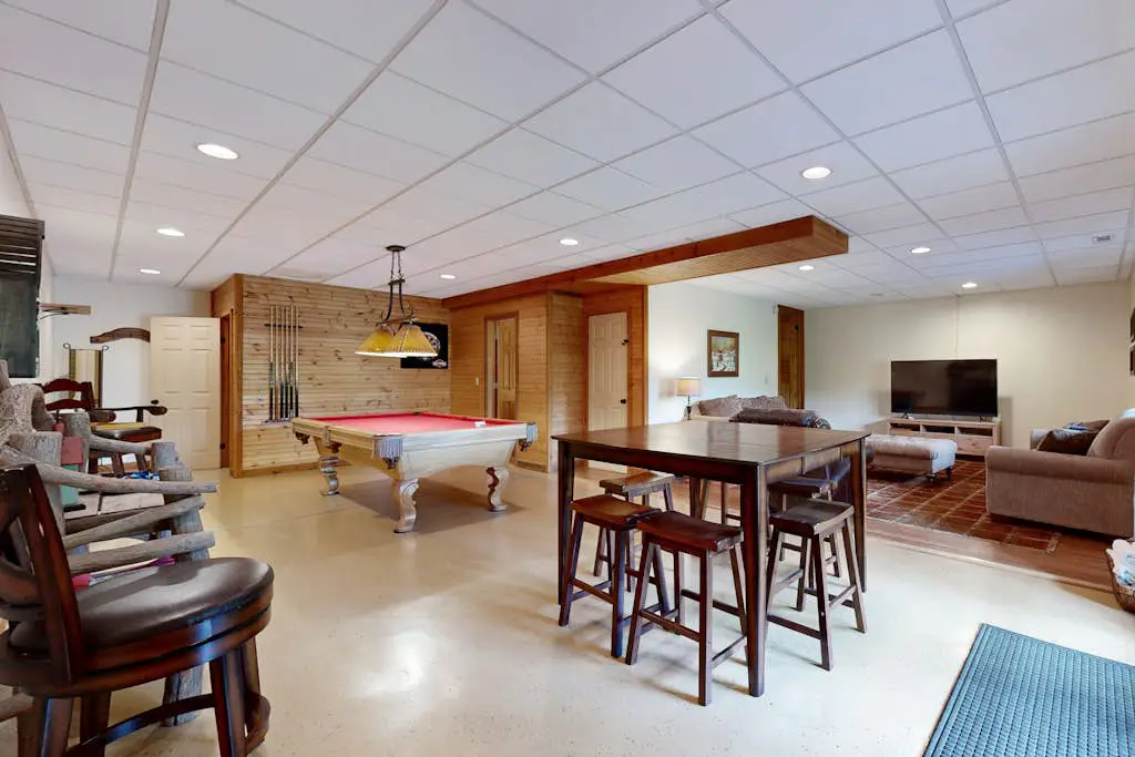 Red Lantern Lodge