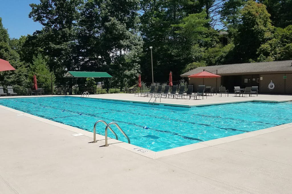 Charming house in Brevard with heated outdoor pool, tennis court, and a gym