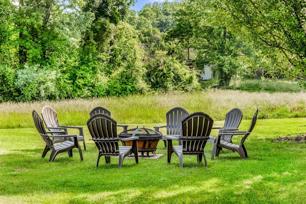 Spacious country home with firepit, patio, foosball, amazing views, & W/D