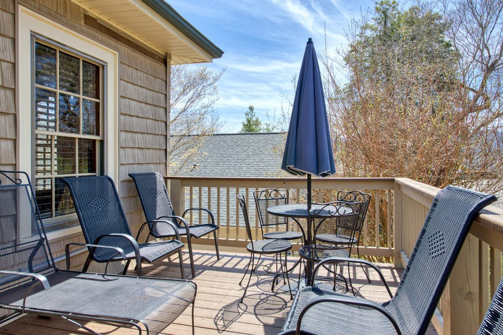 Dog-Friendly Duplex - Central AC, WiFi & Fireplace - Steps to Pool and Tennis
