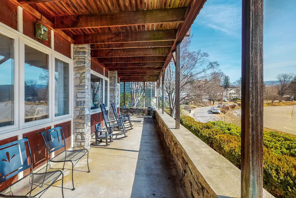 Morris Villa Lower