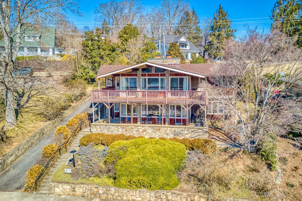 Morris Villa Lower
