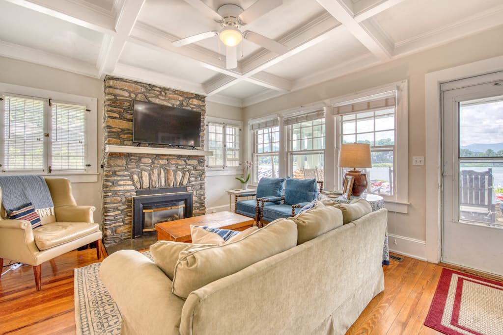 Lovely lakefront home with fireplace, pool, tennis, fast WiFi, & washer/dryer