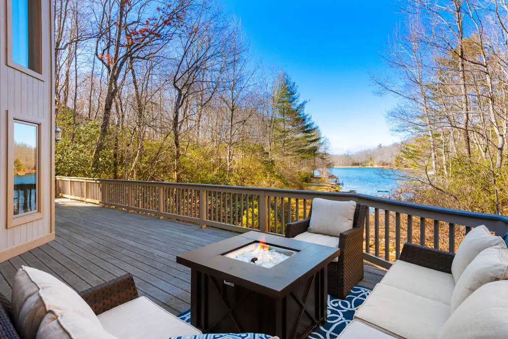 Lakeside Retreat