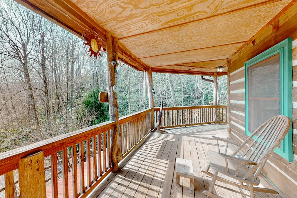Dog-friendly mountain view cabin on four acres with a washer/dryer & fireplace