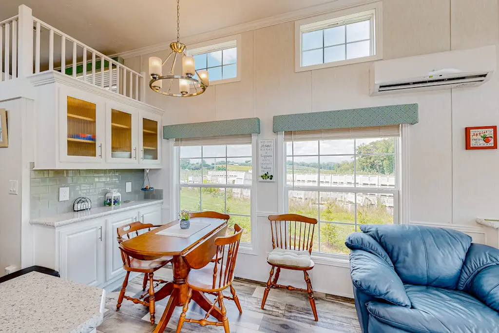 Honeycrisp Apple Cottage