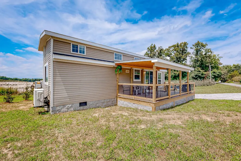 Honeycrisp Apple Cottage